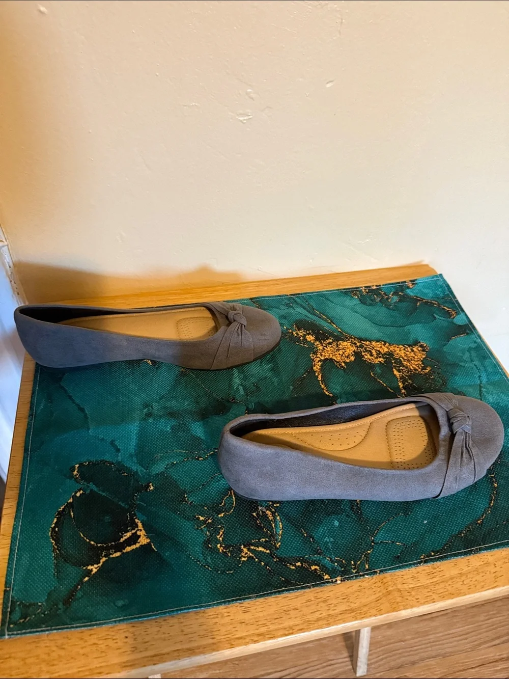Mossimo Supply Co. Gray Knot-Front Ballet Flats